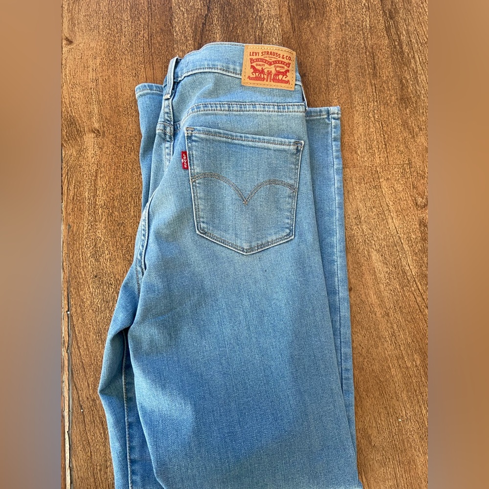 Levi jeans 314 Shaping Straight size 29